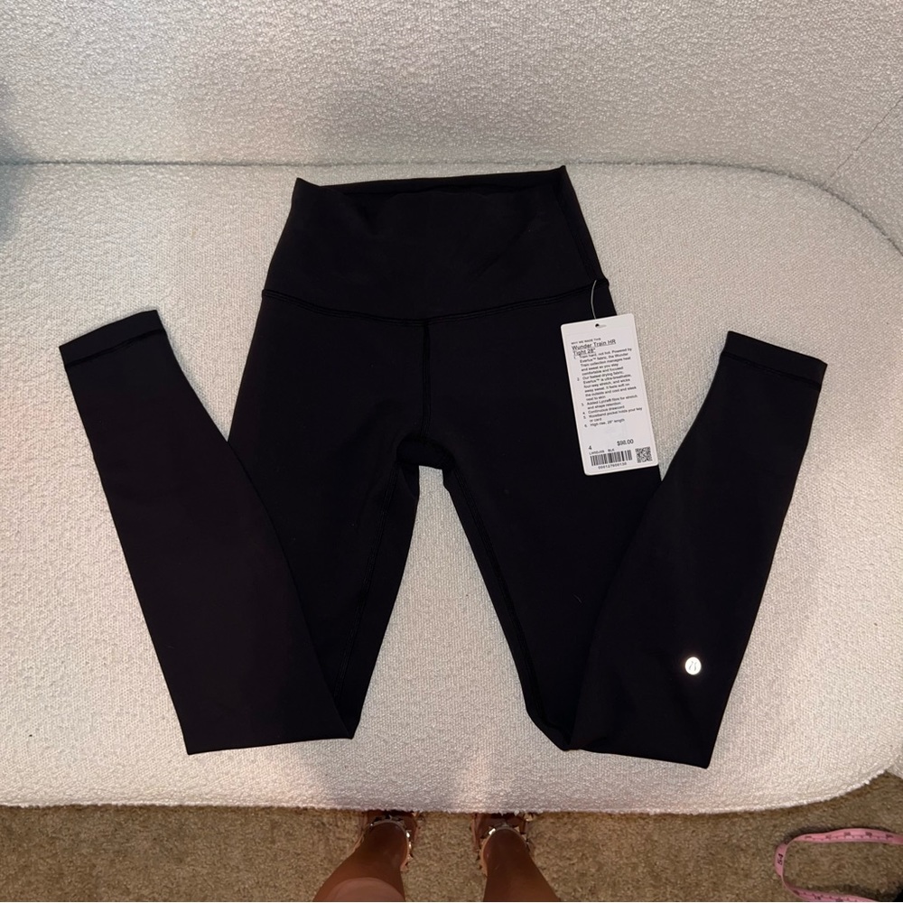 NWT Lululemon Wunder Train 28” Black Size 4